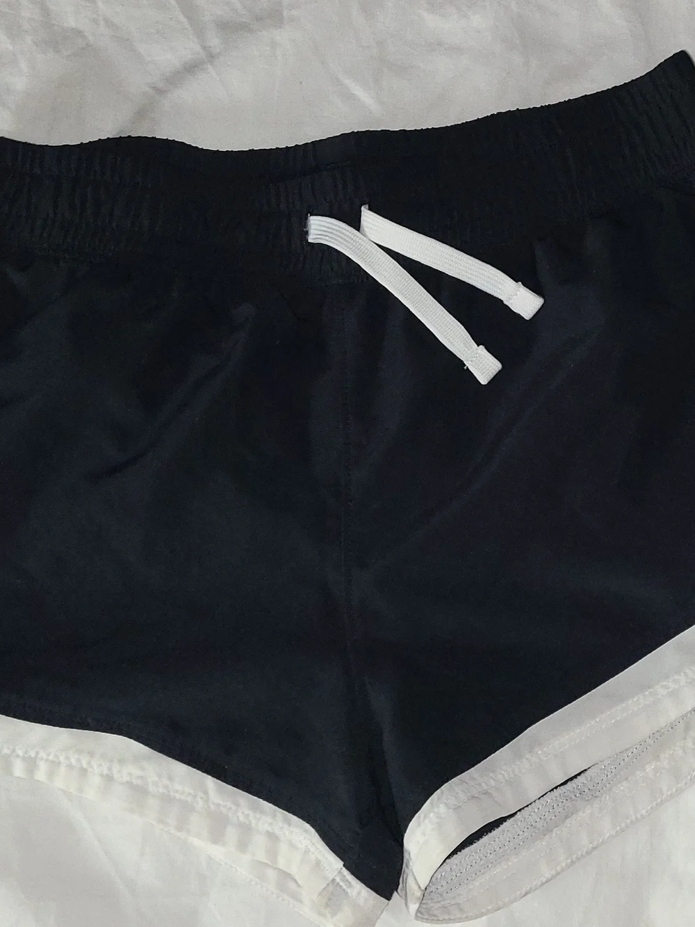UnderArmor XS Adults Runners Black and White Shorts Drawstring